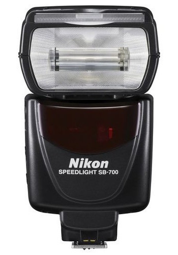 Фотовспышка обычная (28 м (ISO 100), башмак) Nikon Speedlight SB-700